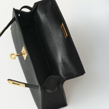Amara | Bolsillo negro con detalles dorados