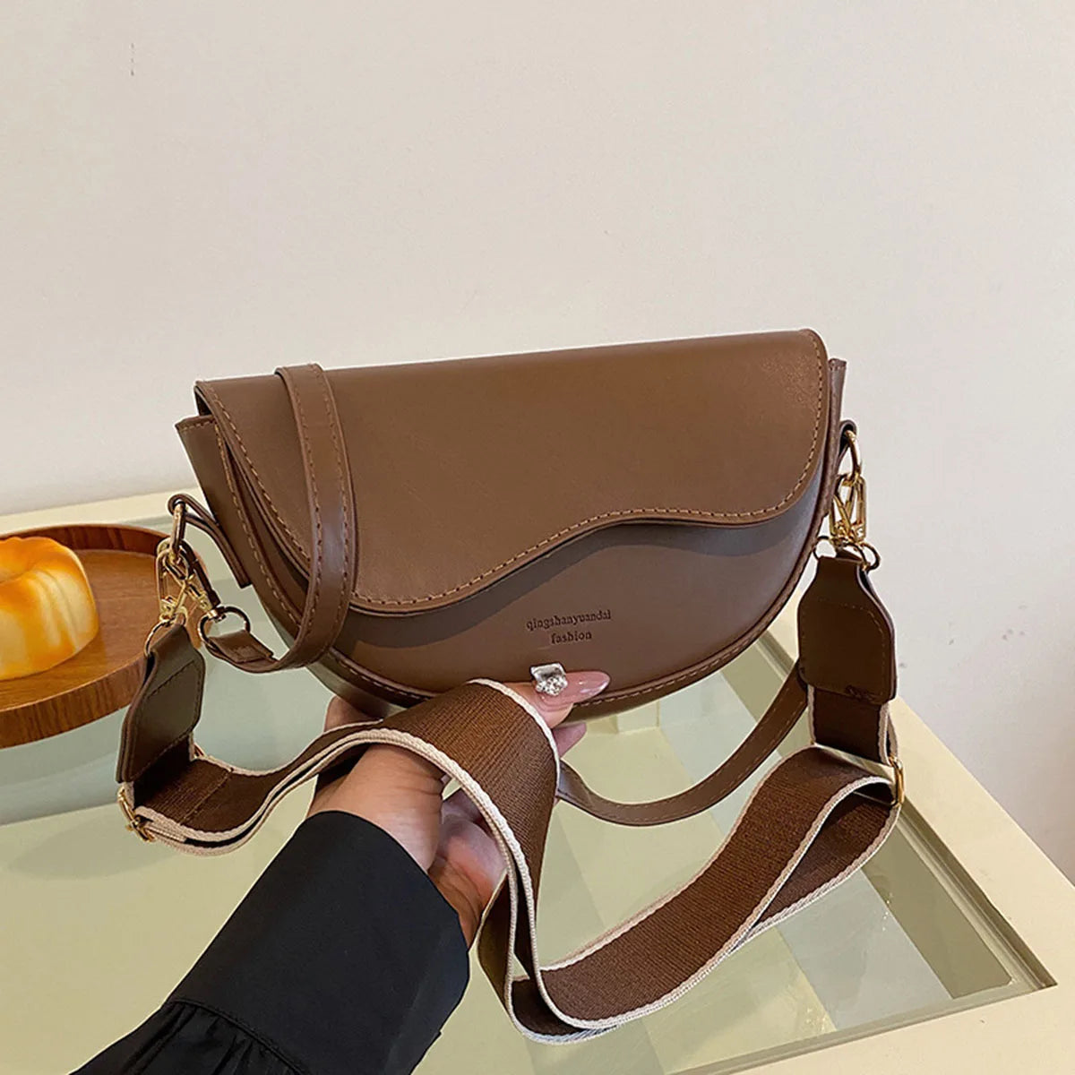Bolso "Saddle" en Cuero – Elegancia Contemporánea