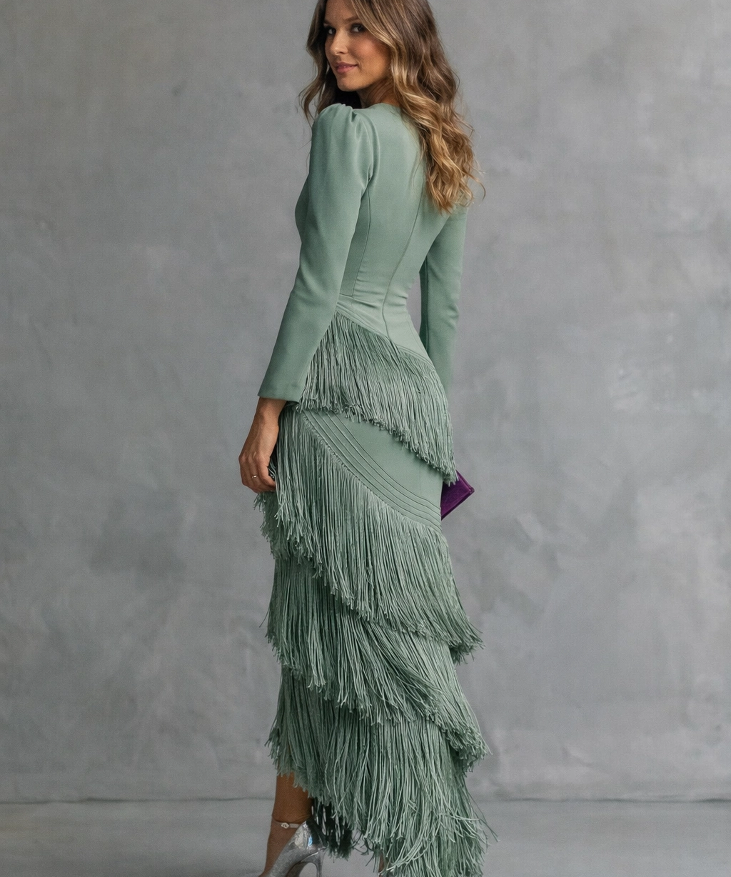 Clara · Vestido elegante con mangas de flecos