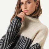 Filomena | Jersey de cuello alto con delicado tejido de lujo