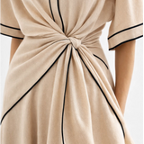 Maxi Riviera – Elegancia Minimalista