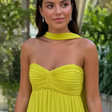 CARMEN | VESTIDO LARGO PLISADO AMARILLO CON CUELLO HALTER